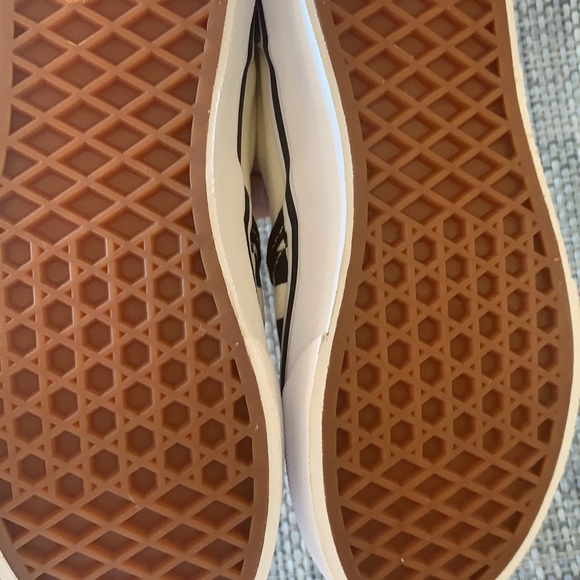 Vans - Picture 3 of 4